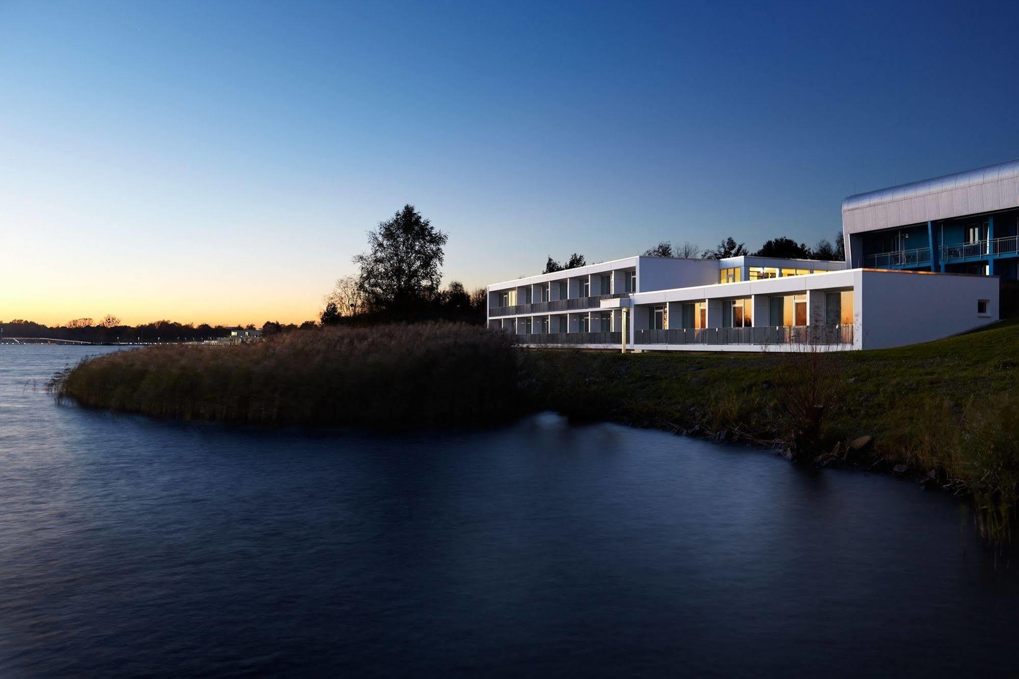 Strandhotel Senftenberger See Exteriör bild