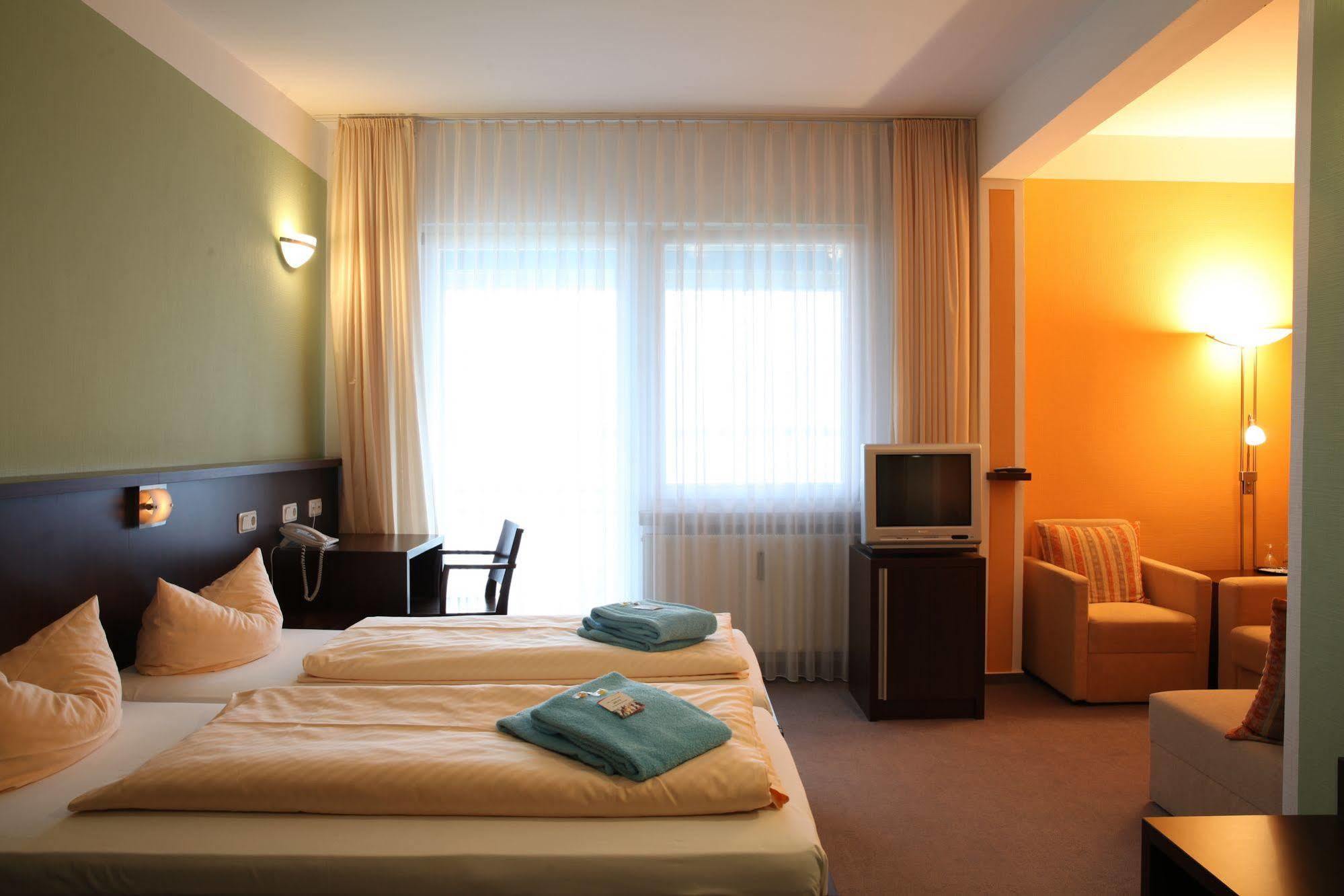 Strandhotel Senftenberger See Exteriör bild